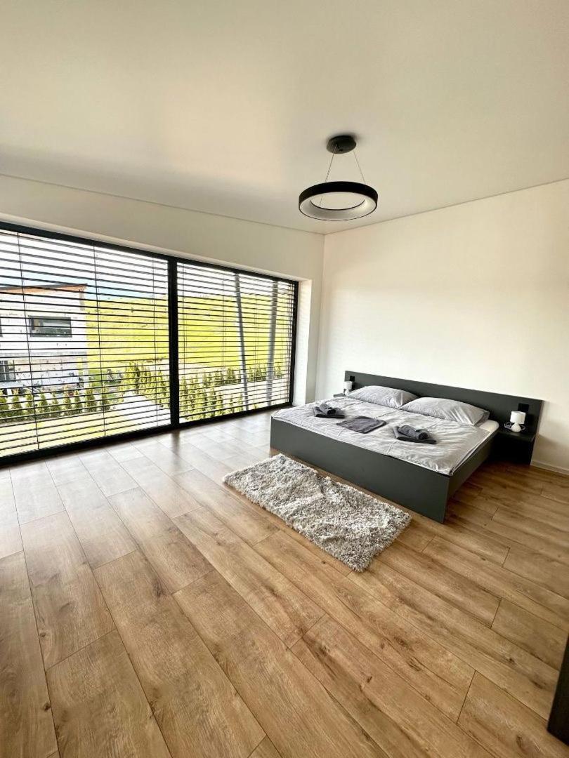 Luxury Apartments Maly Slavkov ภายนอก รูปภาพ